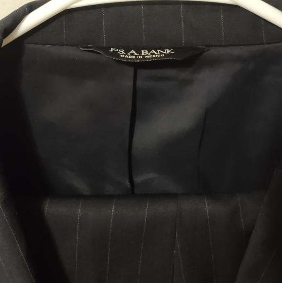 Mens suit - Joseph A Banks. - Picture 2 of 6